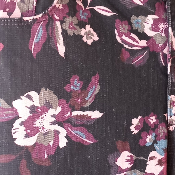 HPπ Floral Bandolino jeans πΈ - Picture 5 of 5